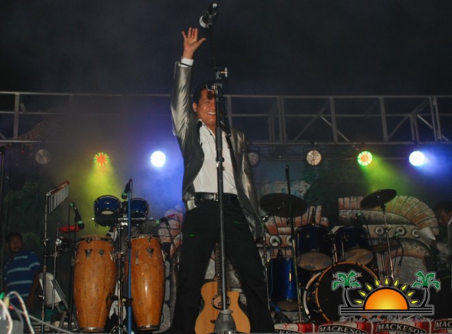 Los Yonics in Concert-3