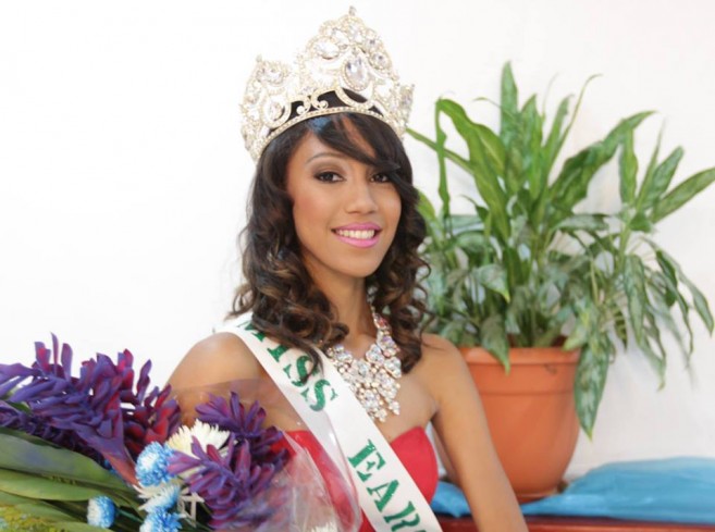 44 Miss Earth Amber Rivero