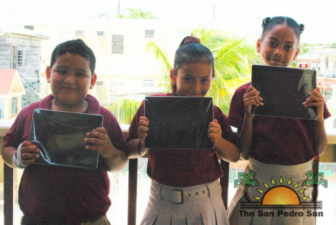 Isla Bonita Elementary receive iPad Donation-1