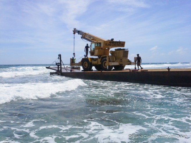 Submersible Removed Barrier Reef-2