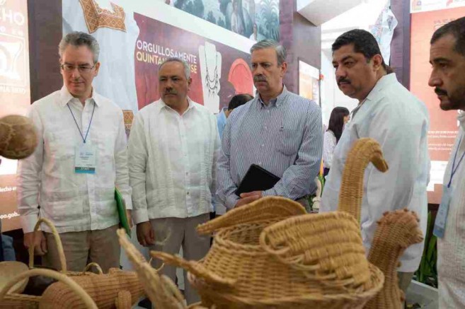 Hon Erwin Contreras and other delegates view some of the products on display during Foro de Cancun 2015