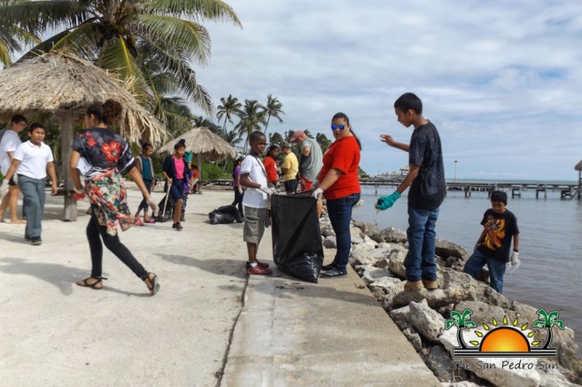 Holy Cross Join Friday Cleanup San Pedro Trash-7