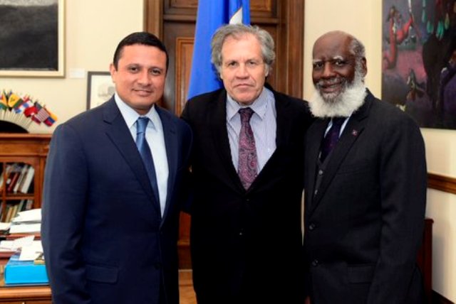 Belizean and Guatemalan Foreign Affairs Ministers: Wilfred Elrington and Carlos Raul Morales along with OAS Secretary General Luis Almagro