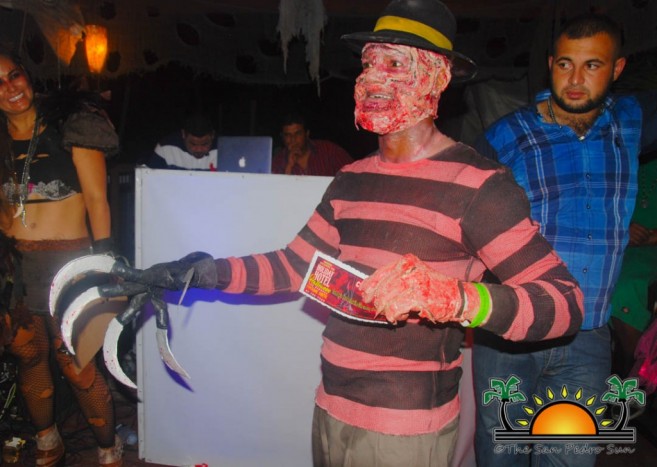 2016-holiday-hotel-halloween-party-16