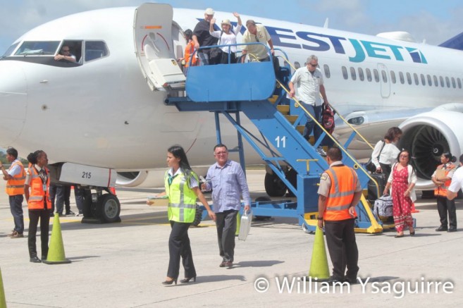 westjet-lands-in-belize-2