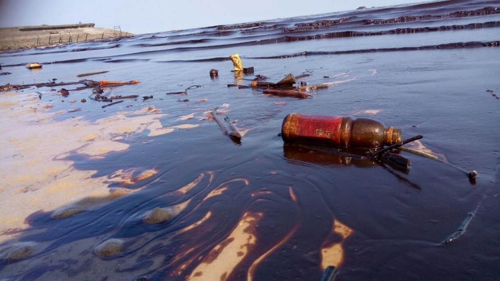 What Happens When An Oil Spill Occurs