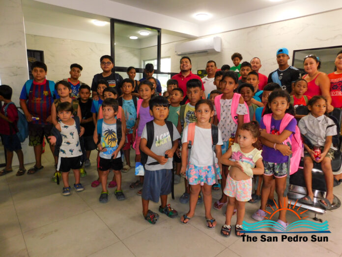 Senator Gabriel Zetina Donates School Bags and Haircuts to Students-3